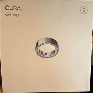 Oura Ring 4 in Elegant Silver